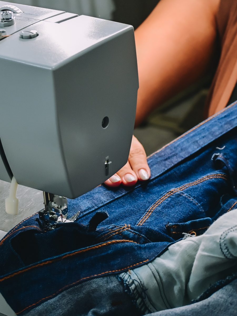 A mesma calça jeans depois do ajuste